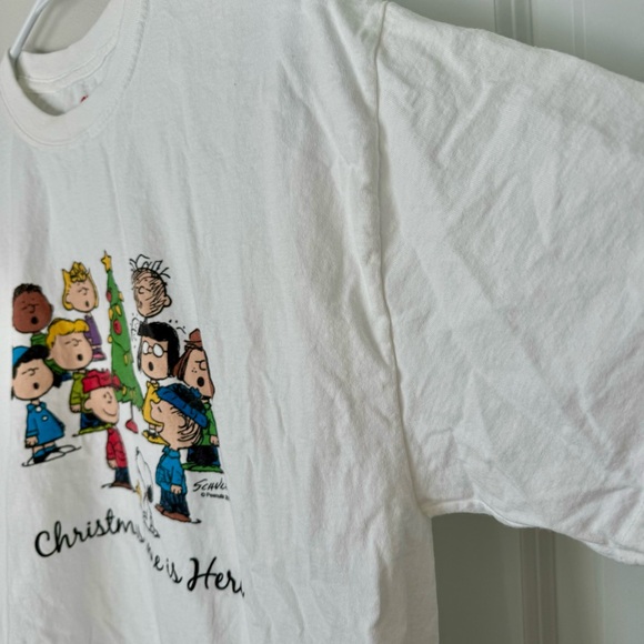 Hanes White Peanuts Gang Christmas T-shirt Size L Snoopy Holiday Charlie Brown - Picture 5 of 6